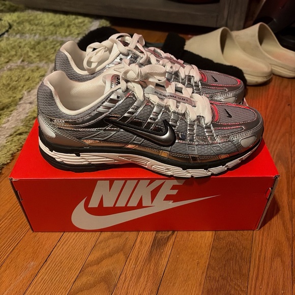 Nike P-6000 Metallic Silver Shoes - Picture 4 of 6